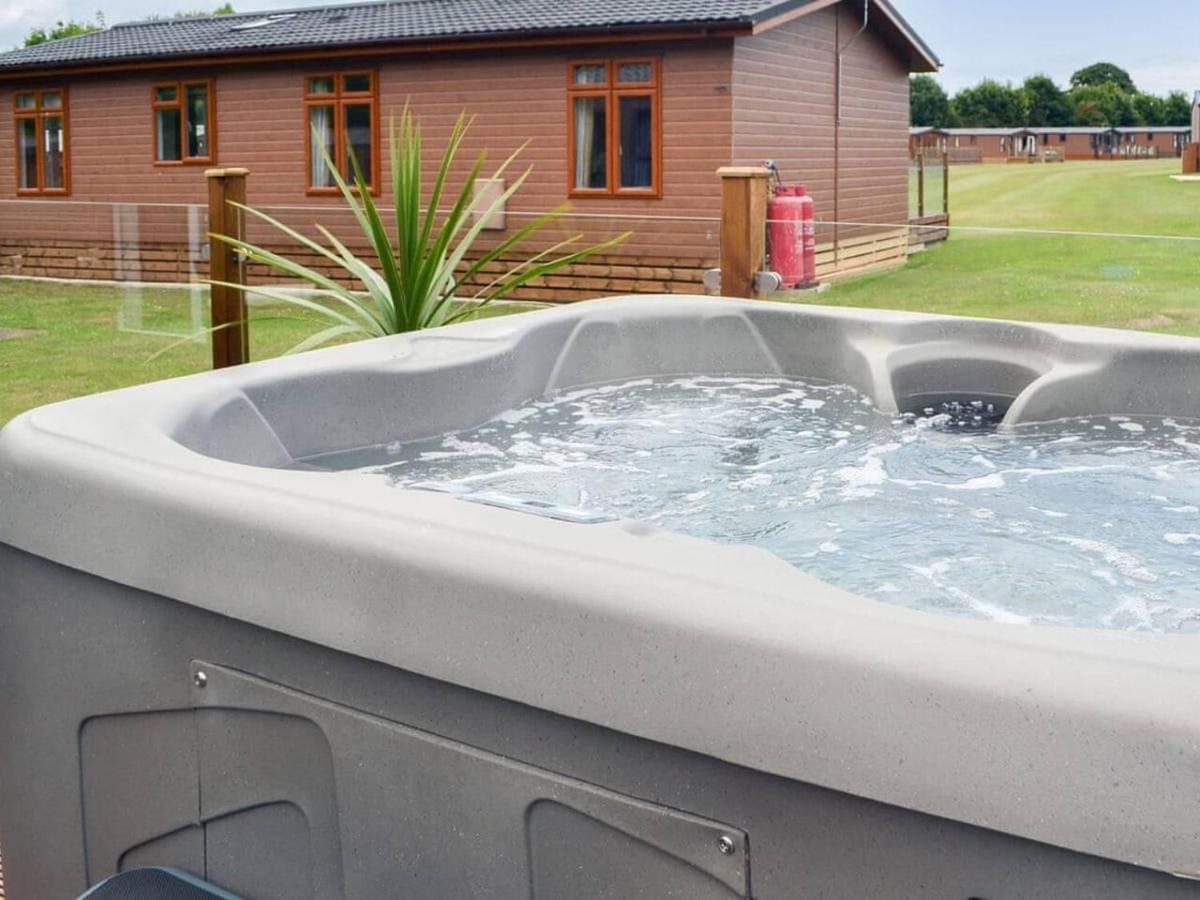 Luxury Boutique Style Lodge With Hot Tub Bridlington Buitenkant foto