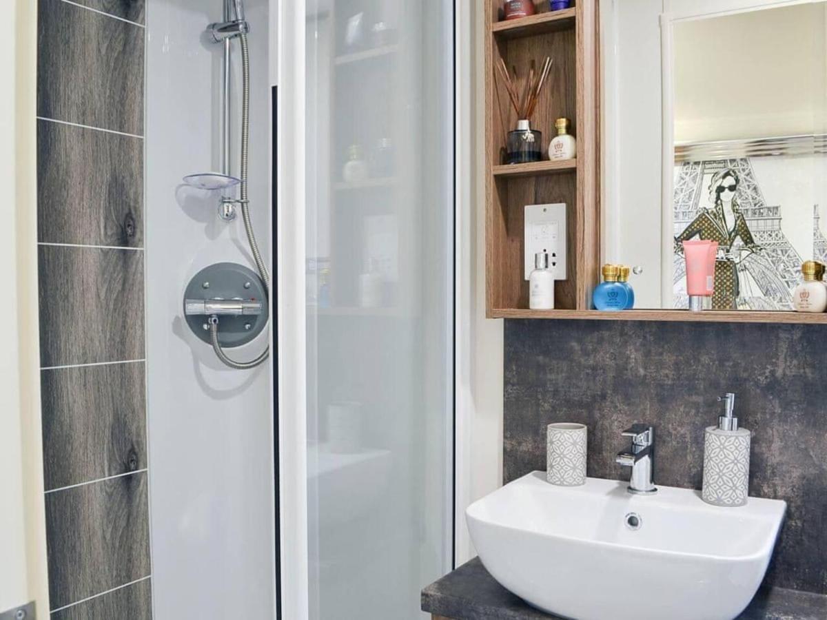 Luxury Boutique Style Lodge With Hot Tub Bridlington Buitenkant foto